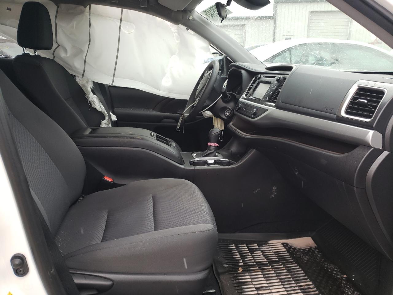 Photo 5 from auction – 2019 TOYOTA HIGHLANDER with VIN 5TDZARFH4KS050907