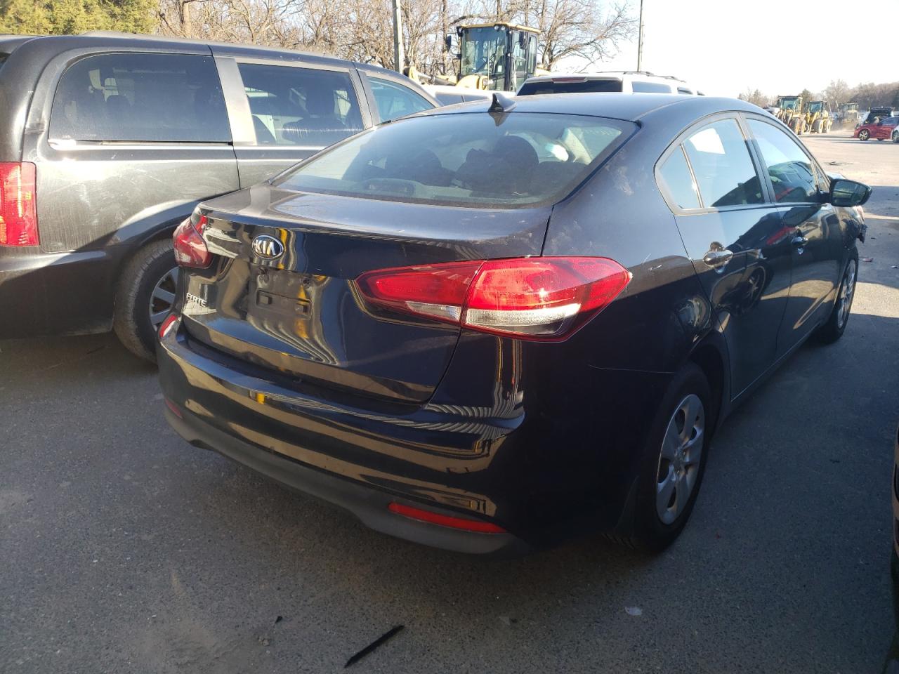 Photo 4 from auction – 2017 KIA FORTE LX with VIN 3KPFL4A78HE061846