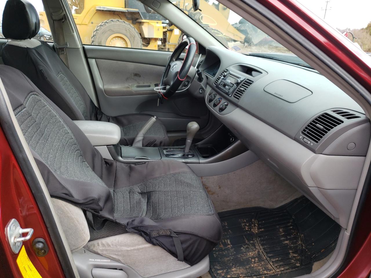Photo 5 from auction – 2003 TOYOTA CAMRY LE with VIN JTDBE30K530198995