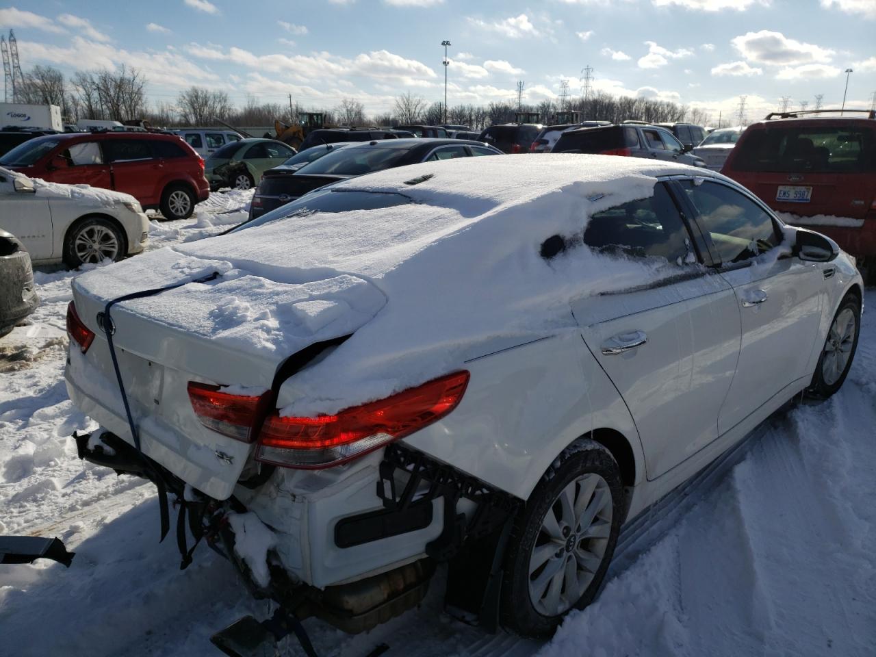 Photo 4 from auction – 2017 KIA OPTIMA EX with VIN 5XXGU4L35HG142001