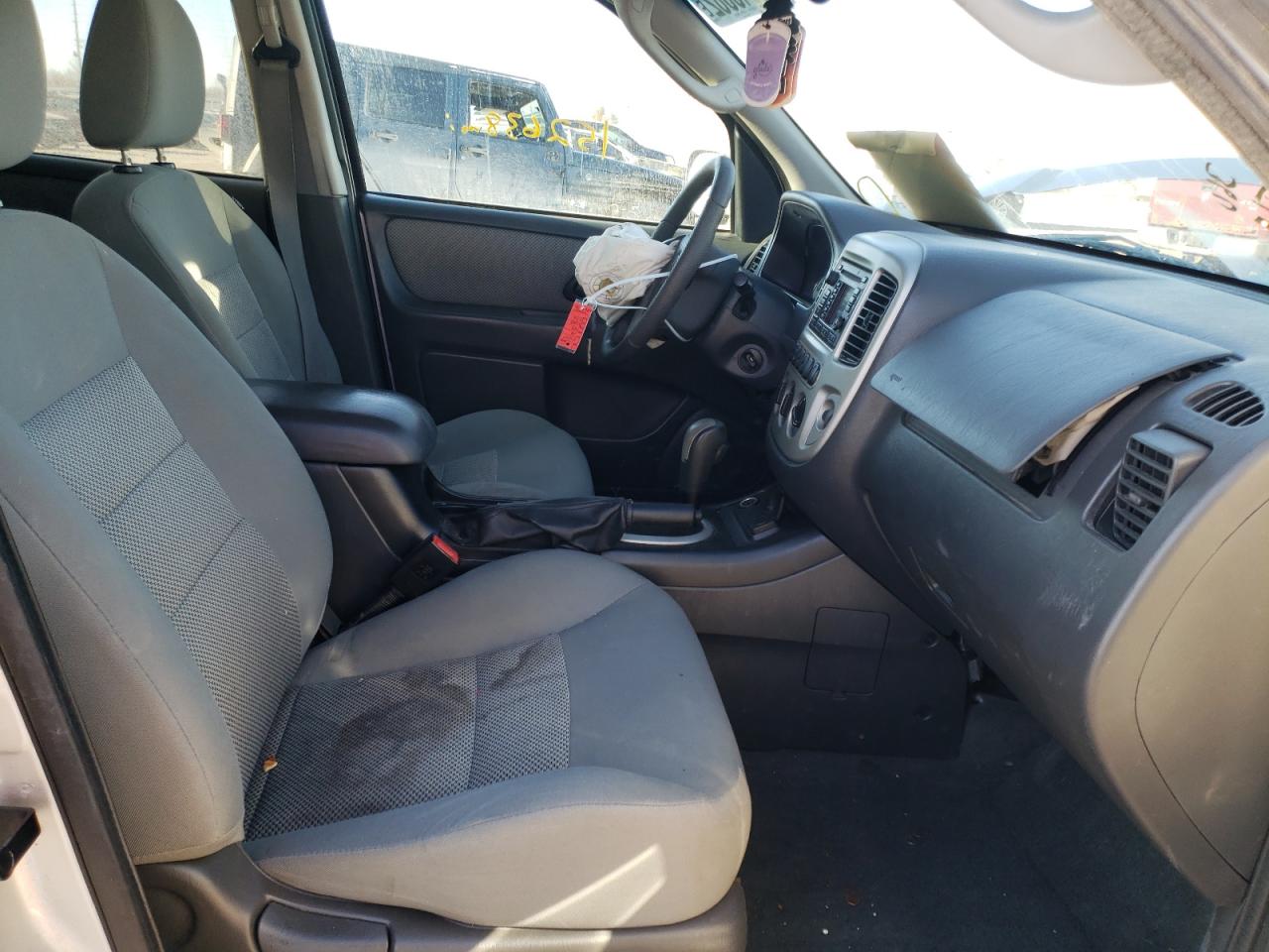 Photo 5 from auction – 2006 FORD ESCAPE HEV with VIN 1FMCU96H76KB11706