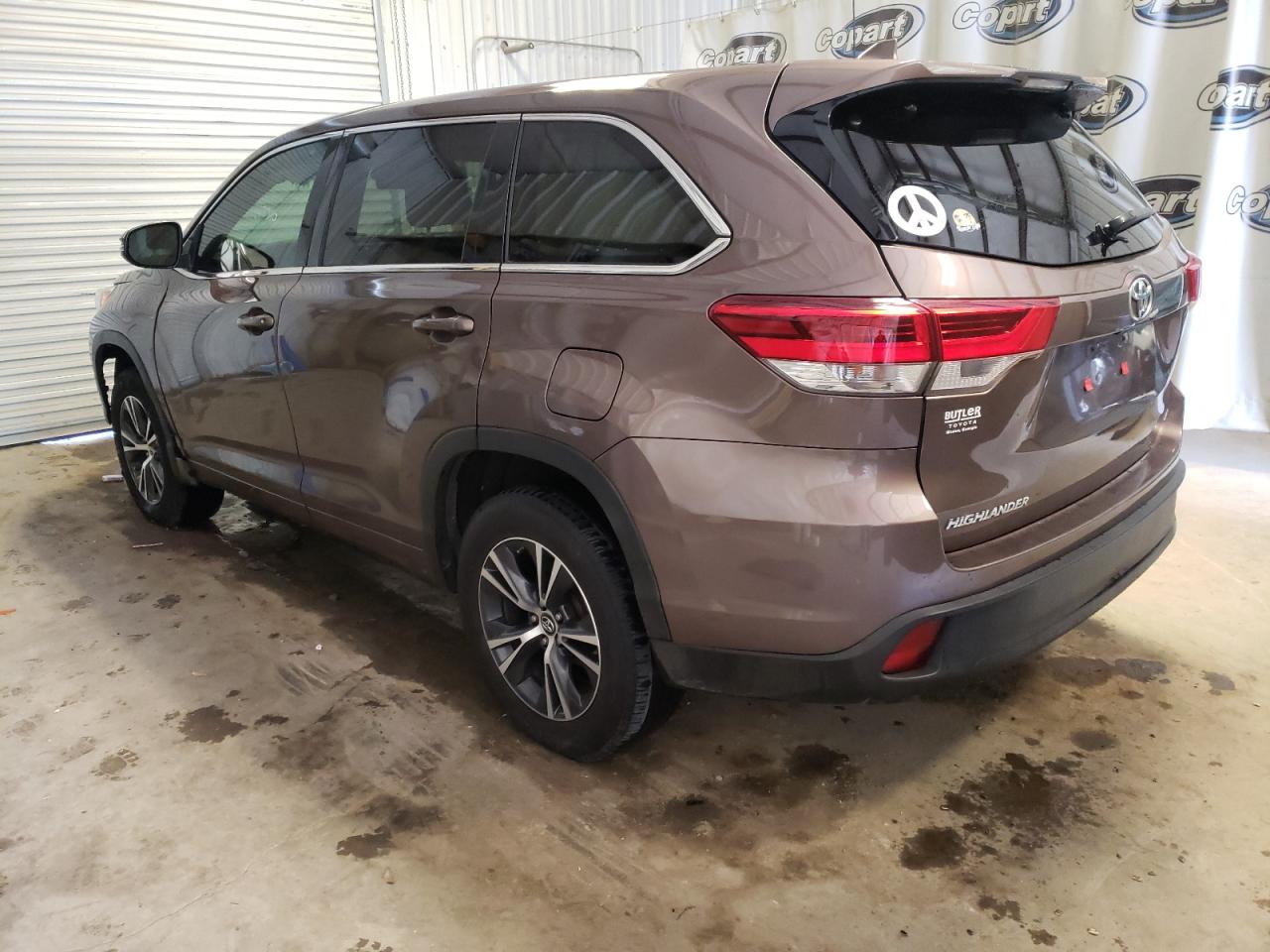 Photo 3 from auction – 2018 TOYOTA HIGHLANDER with VIN 5TDZZRFH3JS235652