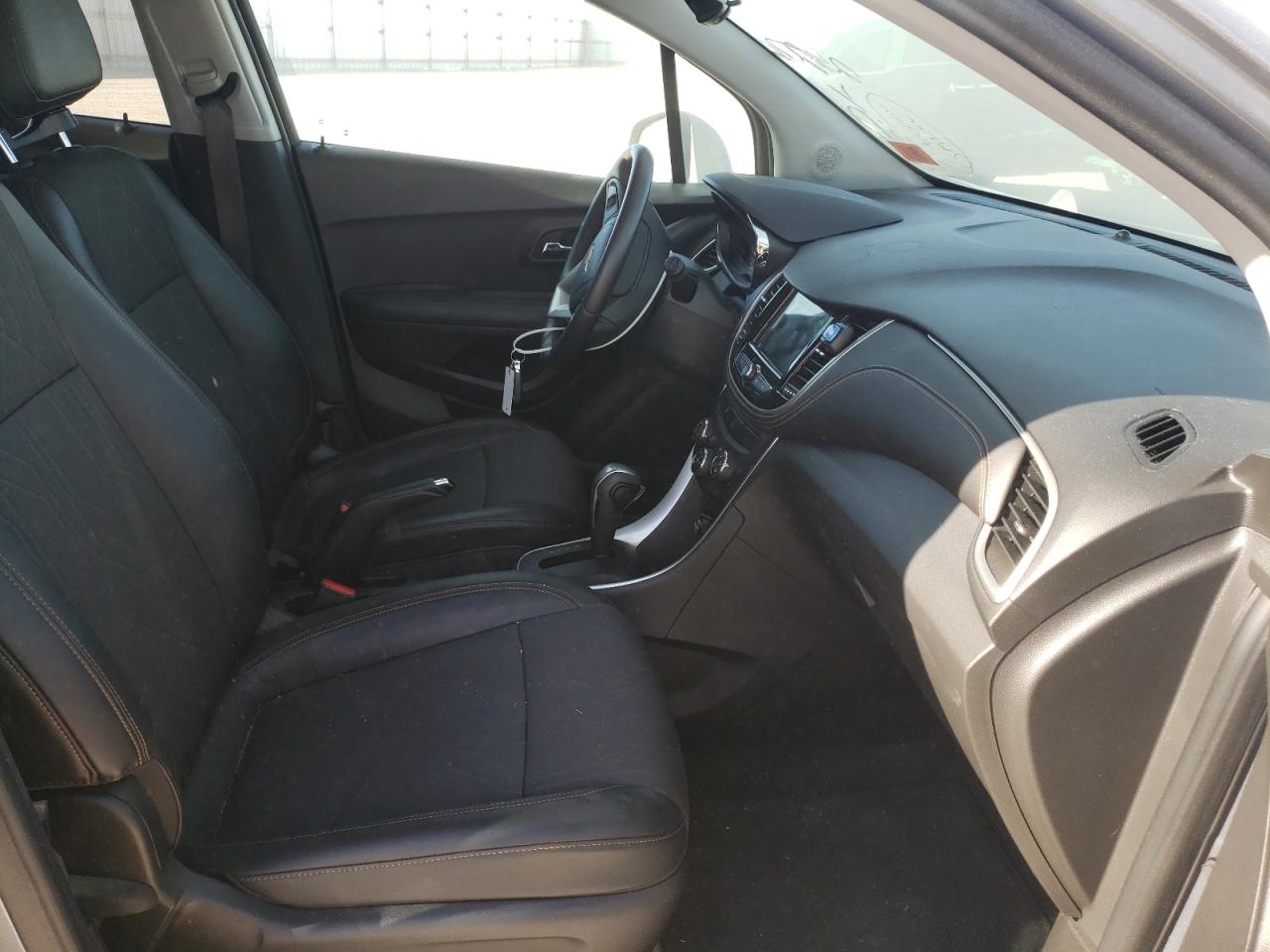Photo 5 from auction – 2019 CHEVROLET TRAX 1LT with VIN KL7CJPSB9KB868231