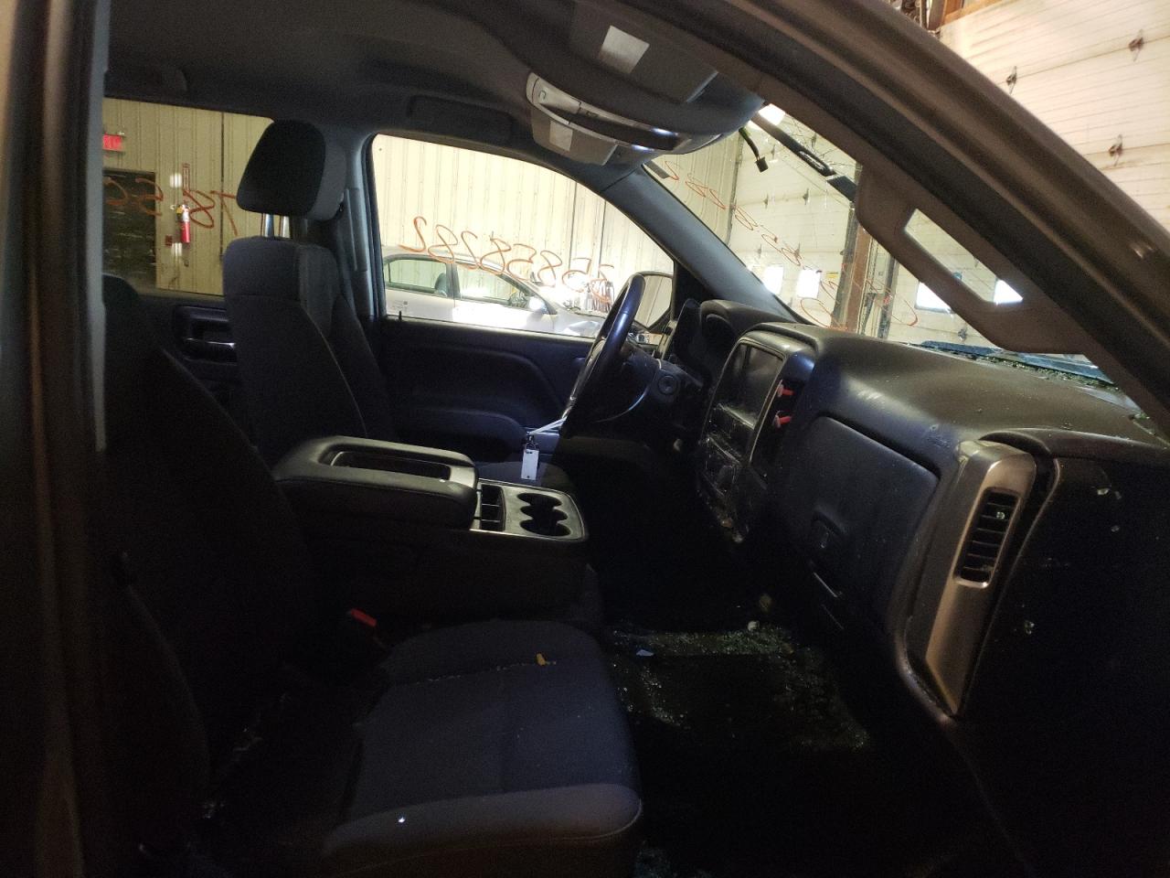 Photo 5 from auction – 2017 CHEVROLET SILVERADO with VIN 3GCUKREC4HG337653