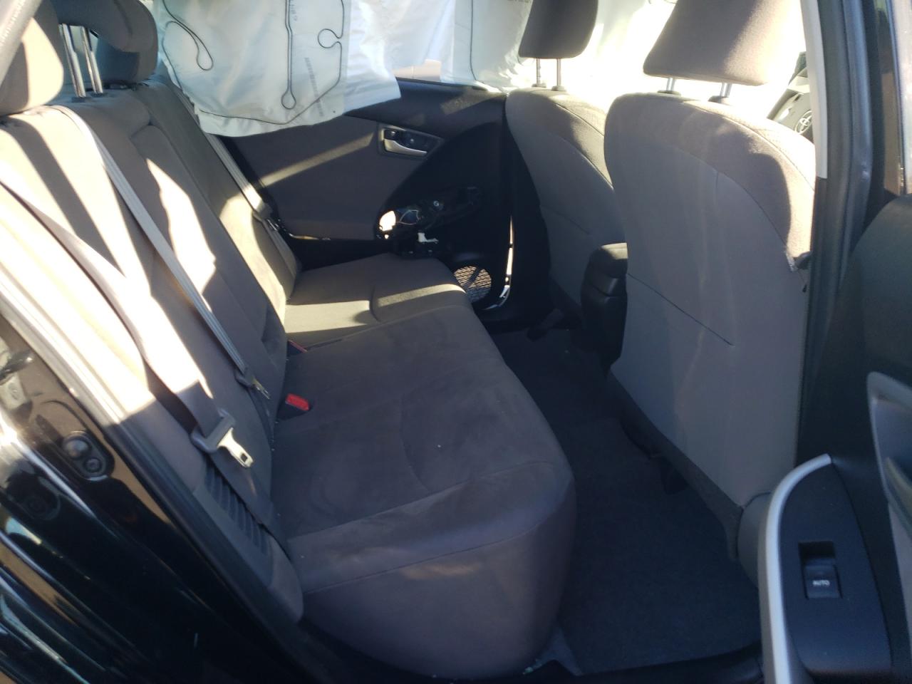 Photo 6 from auction – 2015 TOYOTA PRIUS with VIN JTDKN3DU2F1919042