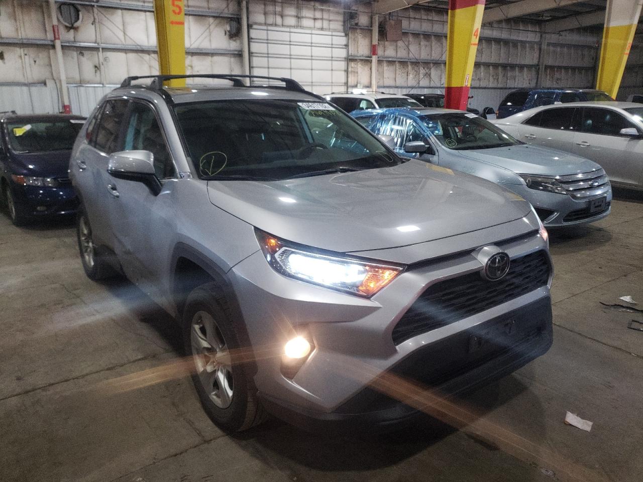 TOYOTA RAV4 XLE 2019 with VIN 2T3P1RFV4KC008511 - Photo from auction