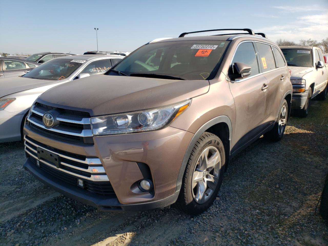 Photo 2 from auction – 2018 TOYOTA HIGHLANDER with VIN 5TDDZRFH8JS846478