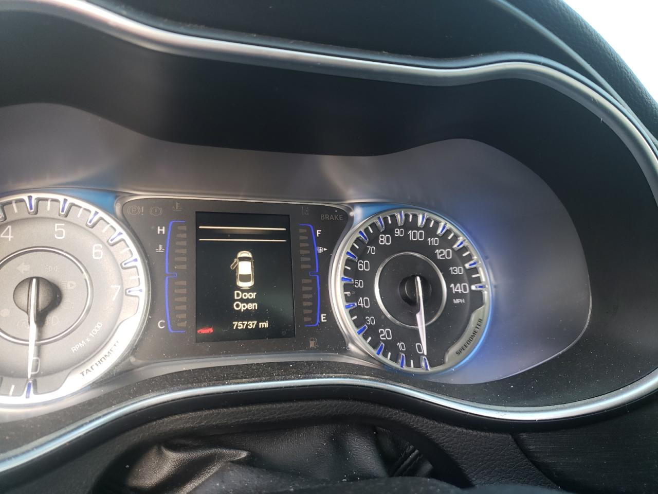 Photo 8 from auction – 2015 CHRYSLER 200 LIMITE with VIN 1C3CCCAB7FN535039