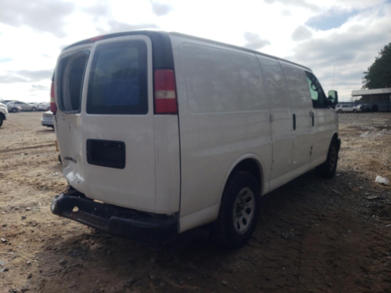 Photo 4 from auction – 2010 CHEVROLET EXPRESS G1 with VIN 1GCUGADX1A1127538