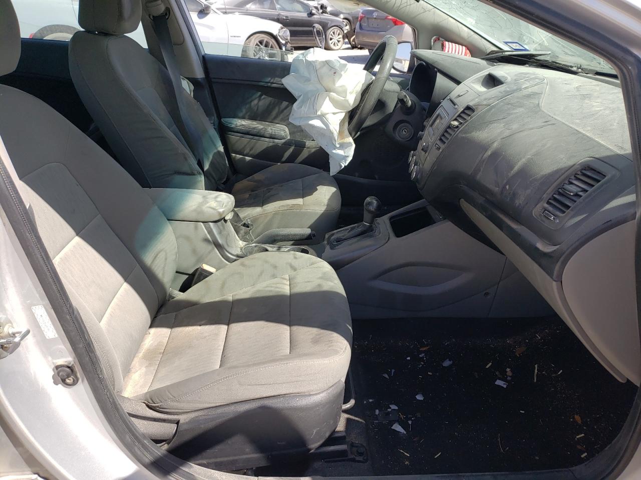 Photo 5 from auction – 2016 KIA FORTE LX with VIN KNAFK4A6XG5445919