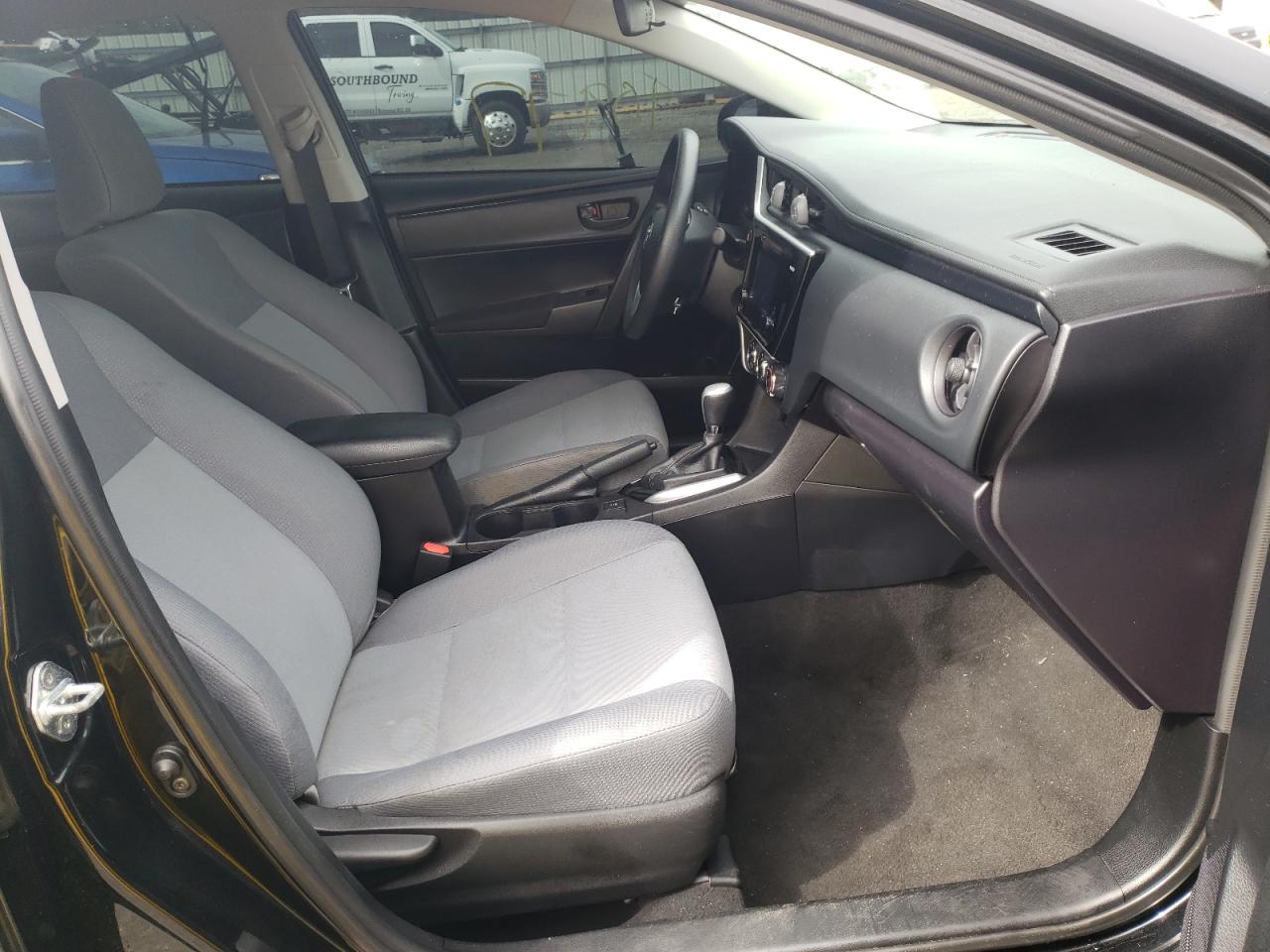 Photo 5 from auction – 2017 TOYOTA COROLLA L with VIN 2T1BURHE5HC818407