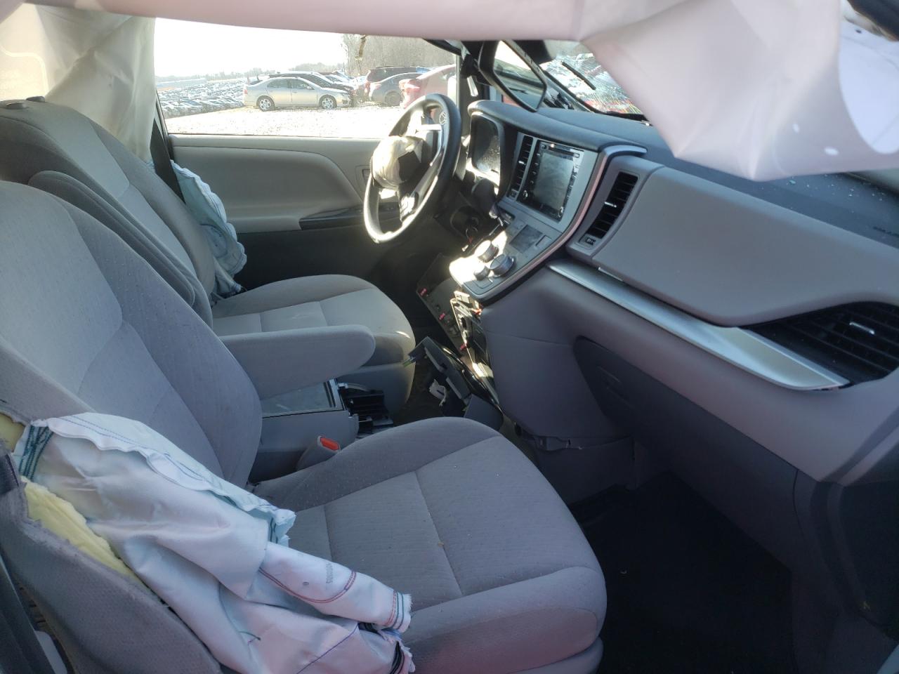 Photo 5 from auction – 2020 TOYOTA SIENNA LE with VIN 5TDKZ3DC3LS077497