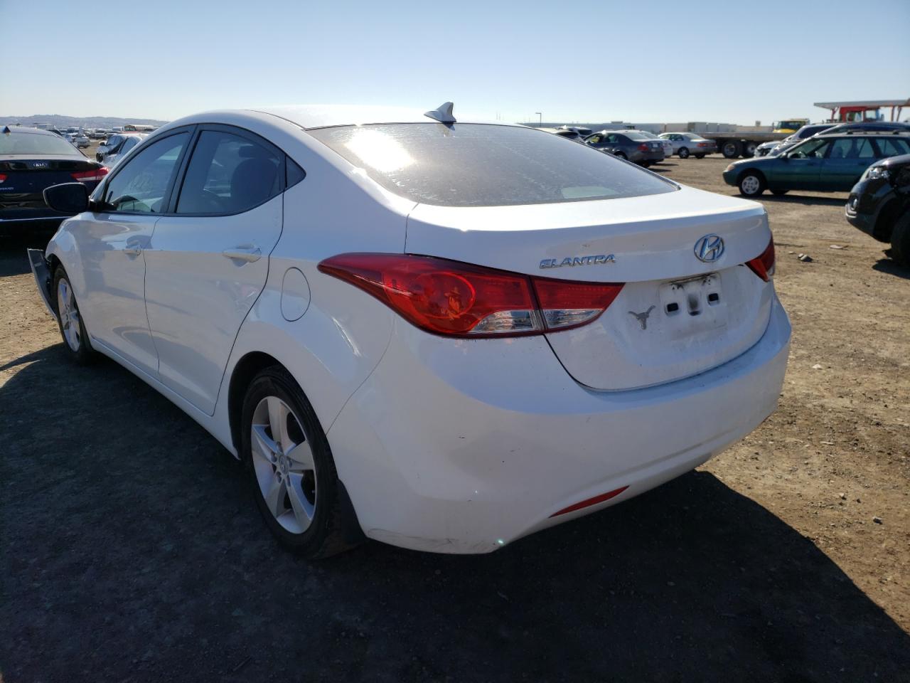 Photo 3 from auction – 2013 HYUNDAI ELANTRA GL with VIN 5NPDH4AE2DH201225
