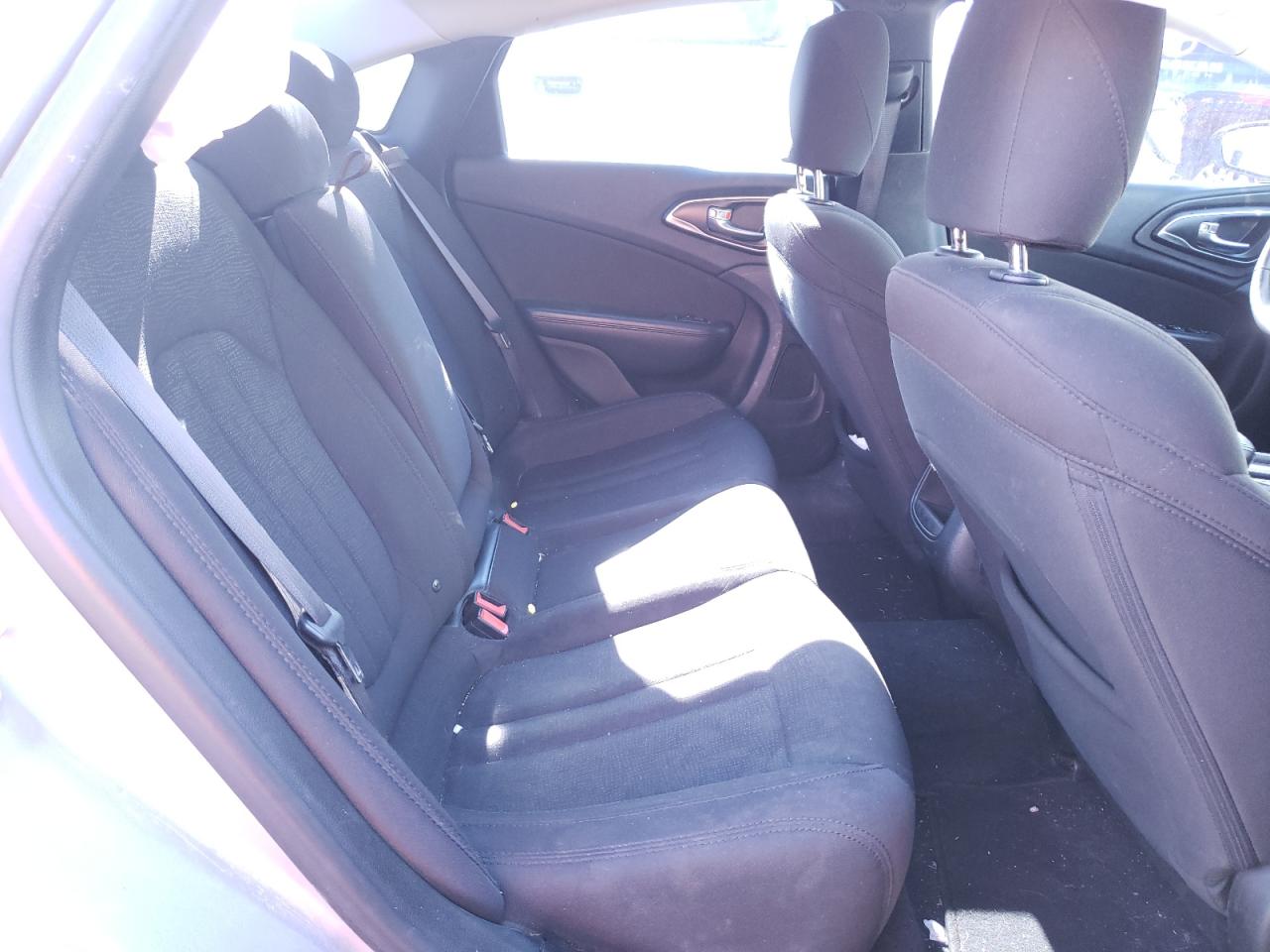Photo 6 from auction – 2015 CHRYSLER 200 LIMITE with VIN 1C3CCCAB9FN724470