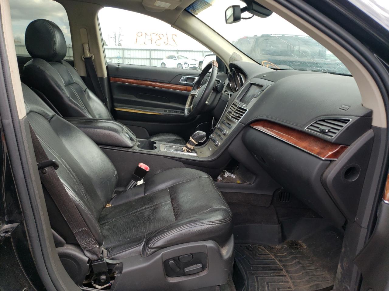 Photo 5 from auction – 2011 LINCOLN MKT with VIN 2LMHJ5AT2BBJ52207