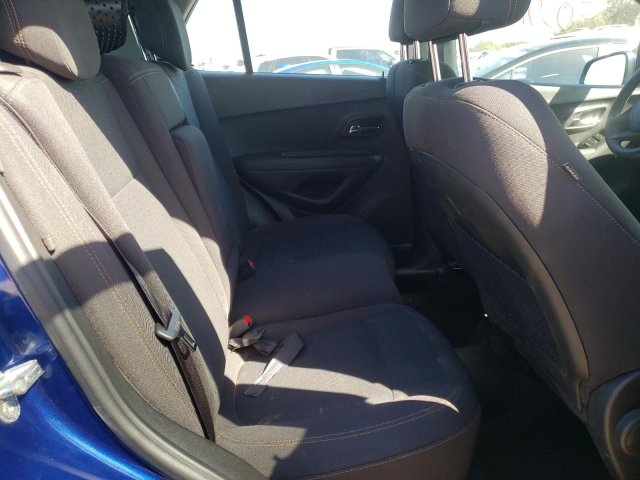 Photo 6 from auction – 2017 CHEVROLET TRAX LS with VIN 3GNCJKSB5HL177315