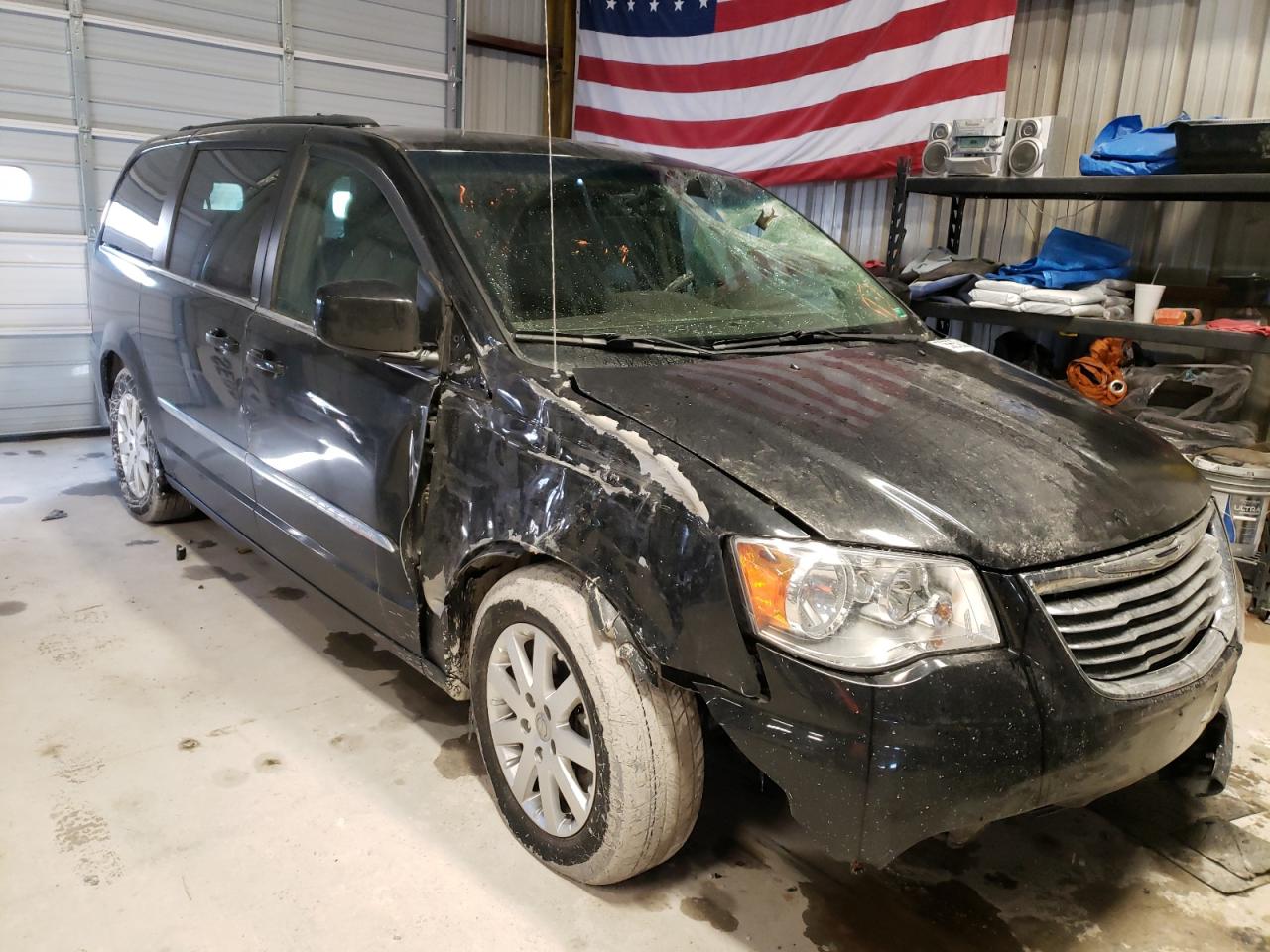 CHRYSLER TOWN & COU 2013 with VIN 2C4RC1BG3DR720290 - Photo from auction