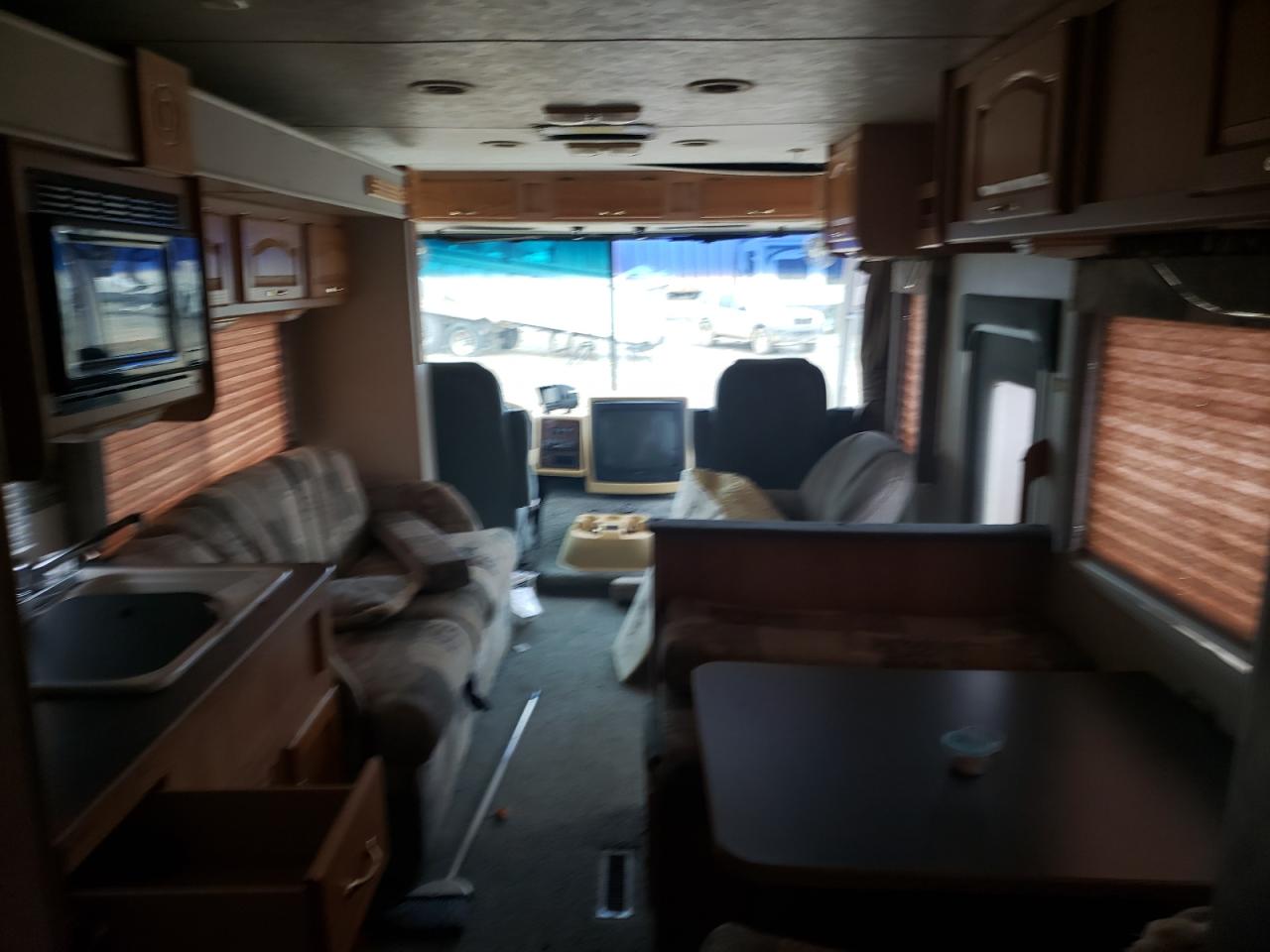 Photo 5 from auction – 2000 WORKHORSE CUSTOM CHASSIS MOTORHOME with VIN 5B4LP37JXY3316319