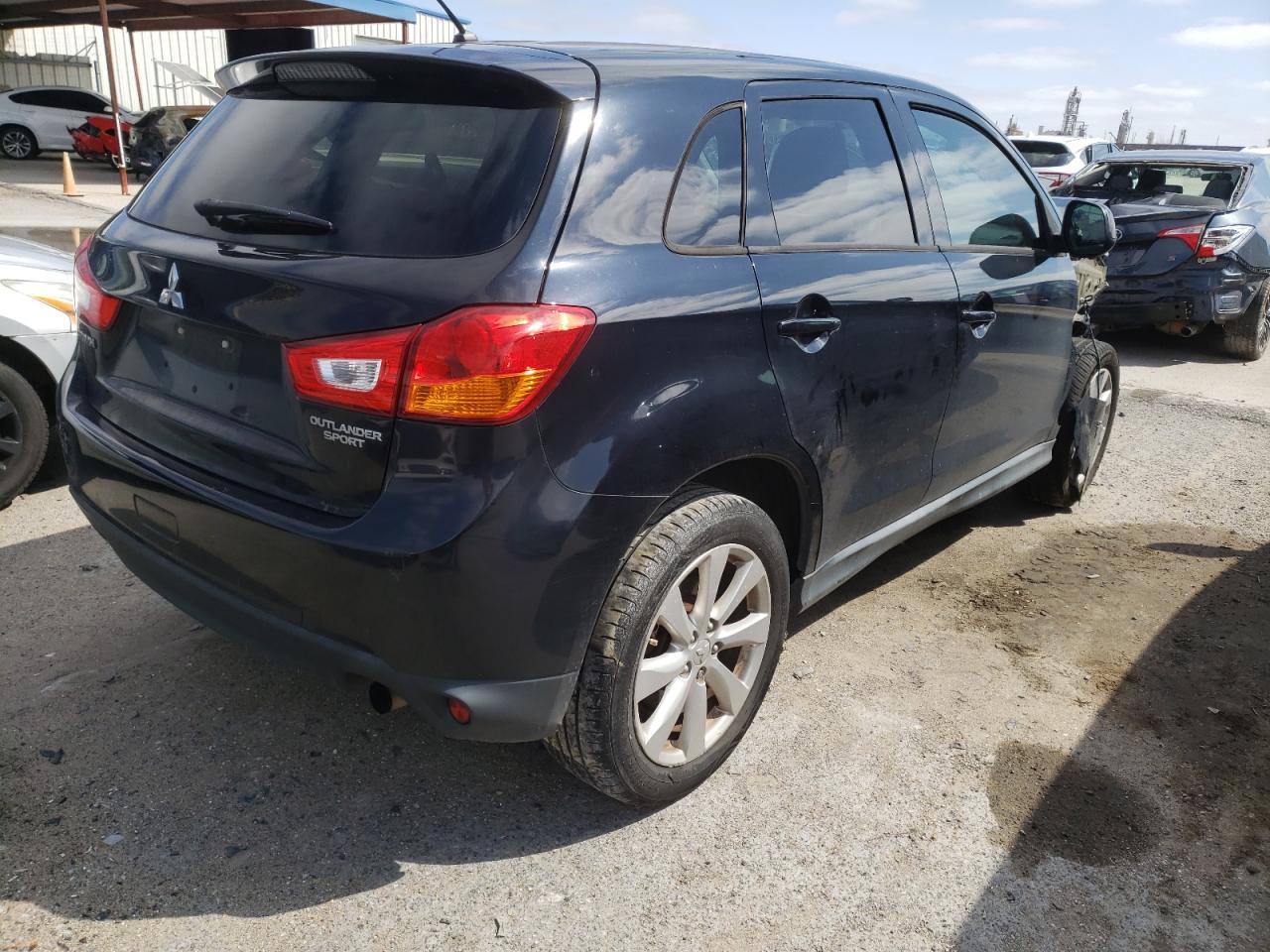 Photo 4 from auction – 2015 MITSUBISHI OUTLANDER with VIN 4A4AP3AU4FE051203