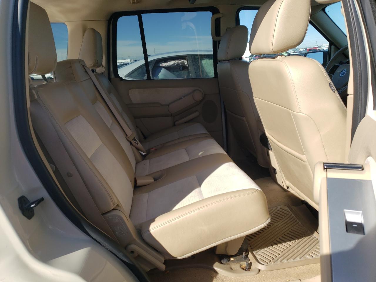 Photo 6 from auction – 2006 MERCURY MOUNTAINEE with VIN 4M2EU48846UJ15479