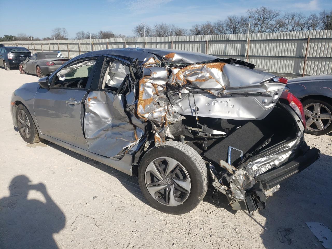 Photo 3 from auction – 2020 HONDA CIVIC LX with VIN 19XFC2F63LE026886