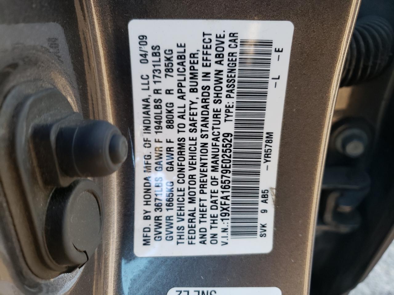 Photo 10 from auction – 2009 HONDA CIVIC LX with VIN 19XFA16579E025529