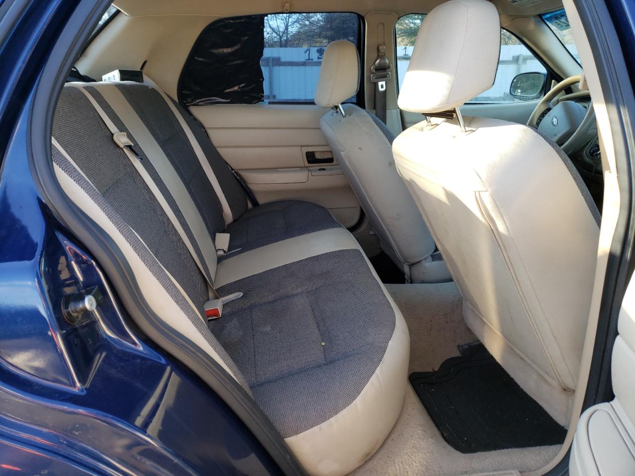 Photo 6 from auction – 2006 FORD CROWN VICT with VIN 2FAFP71W26X151410