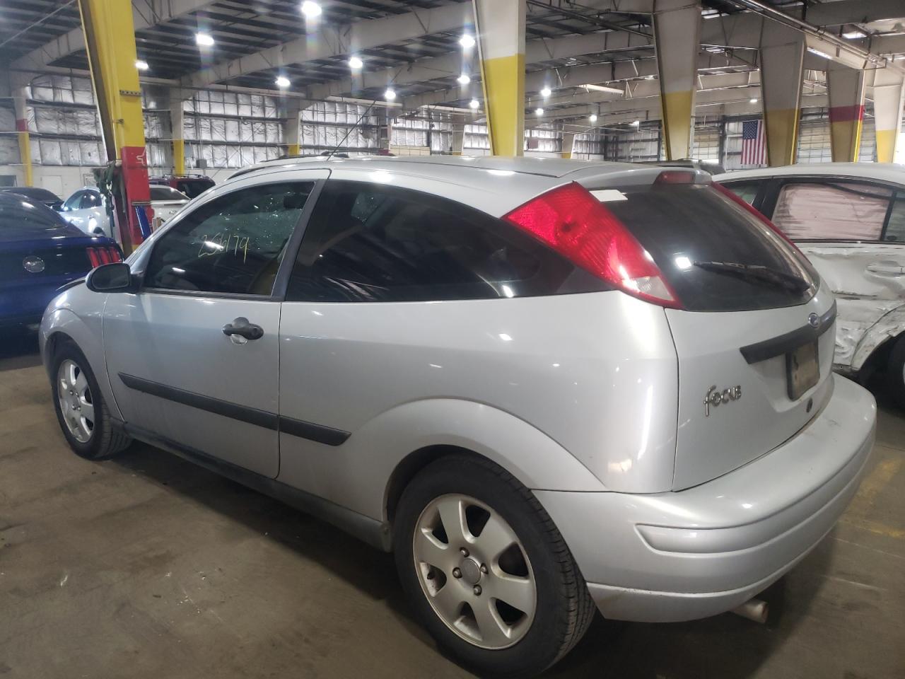 Photo 3 from auction – 2001 FORD FOCUS ZX3 with VIN 3FAFP31391R251736