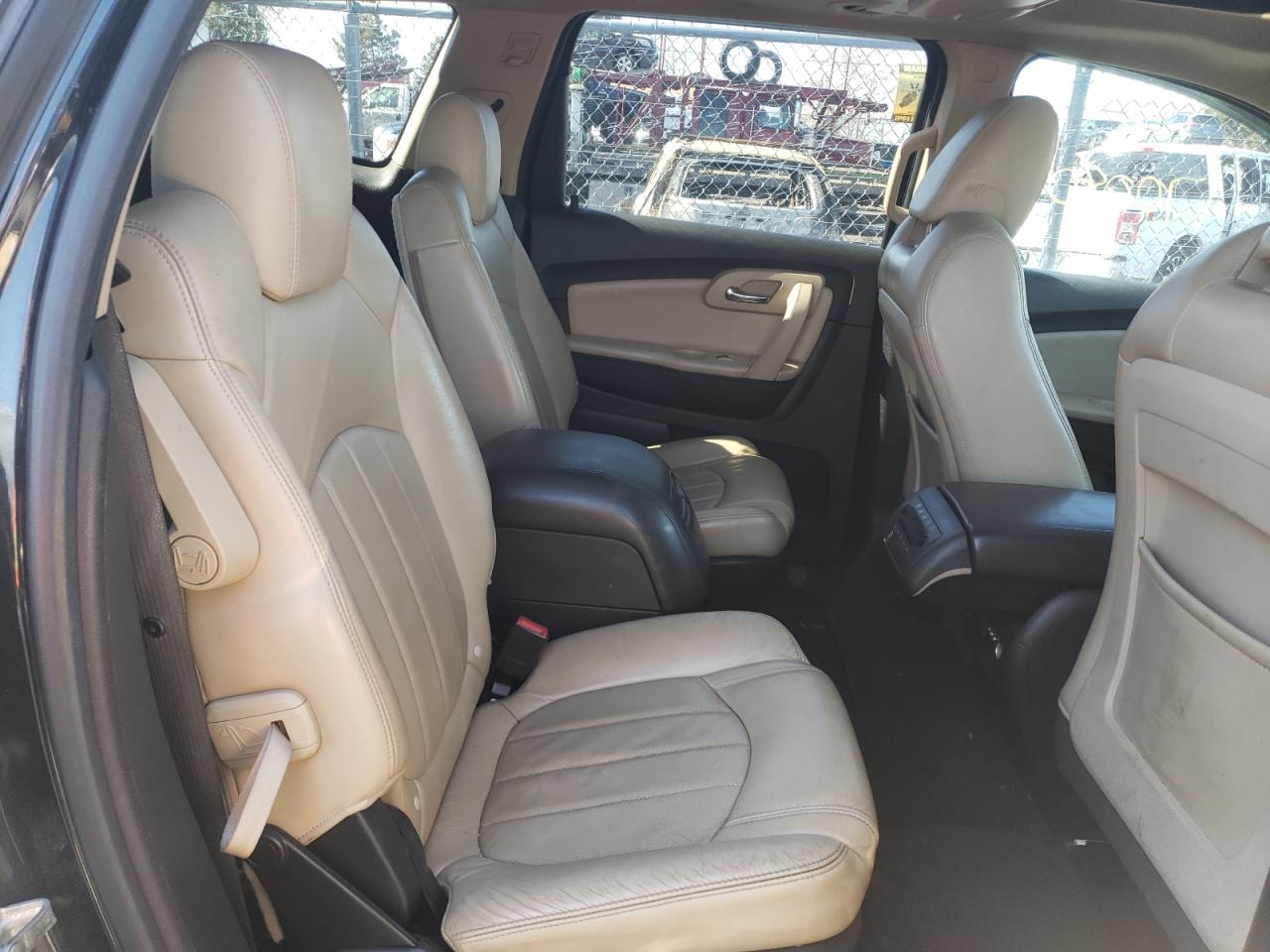 Photo 6 from auction – 2010 CHEVROLET TRAVERSE L with VIN 1GNLVHED5AJ208029