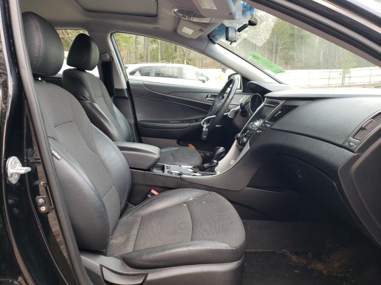 Photo 5 from auction – 2011 HYUNDAI SONATA SE with VIN 5NPEC4AB2BH244162