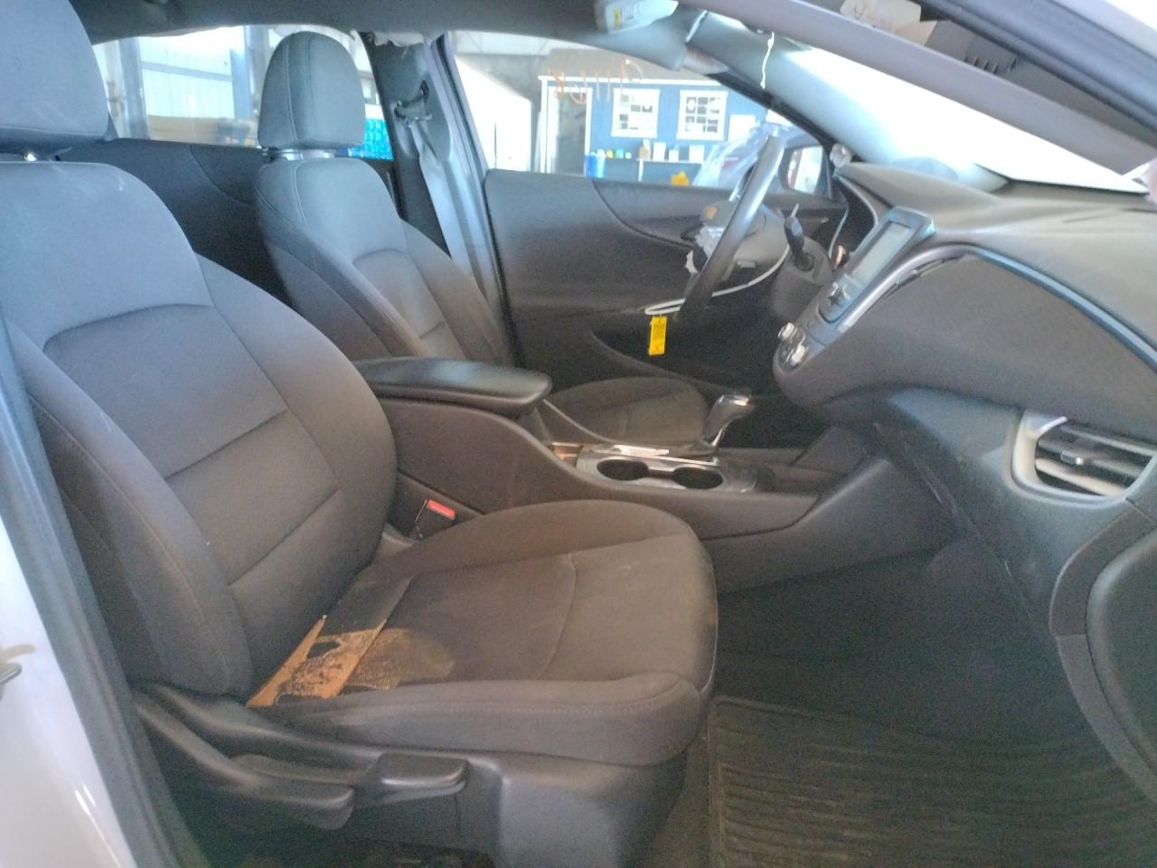 Photo 5 from auction – 2018 CHEVROLET MALIBU LS with VIN 1G1ZB5ST0JF235155