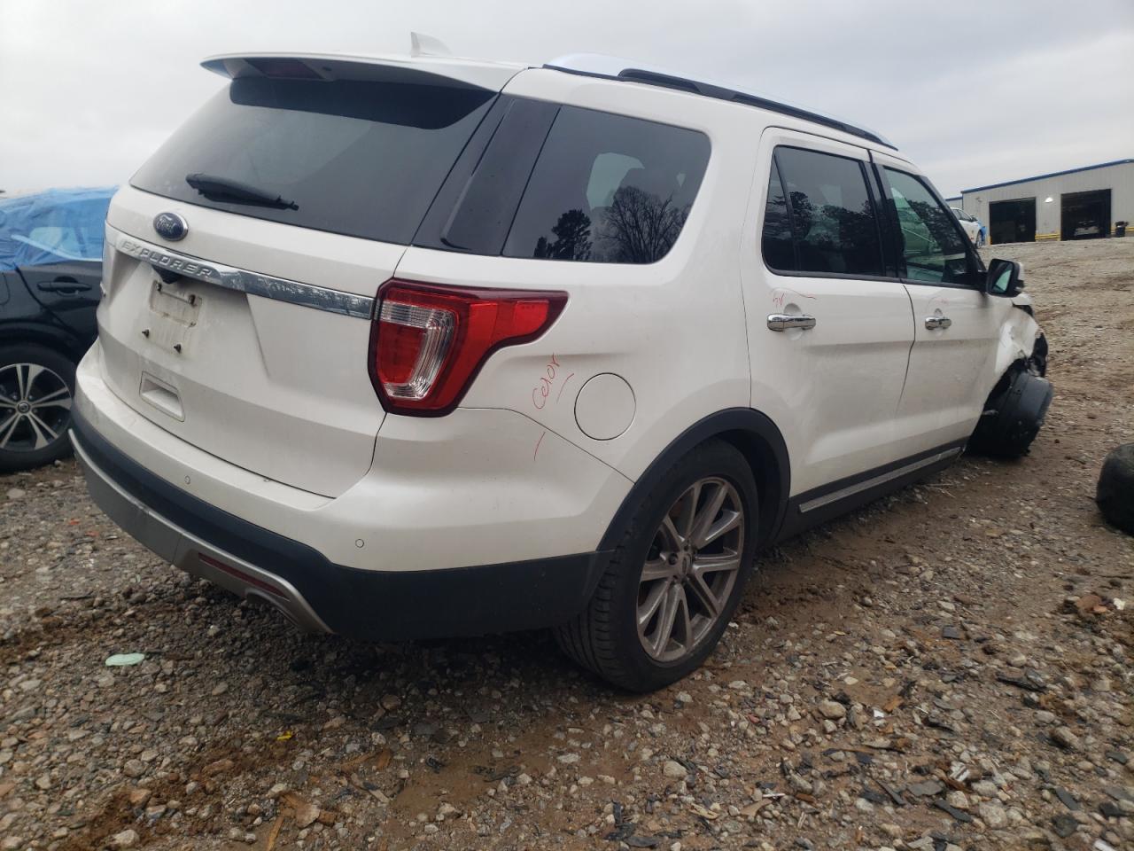 Photo 4 from auction – 2017 FORD EXPLORER L with VIN 1FM5K7F81HGD77098
