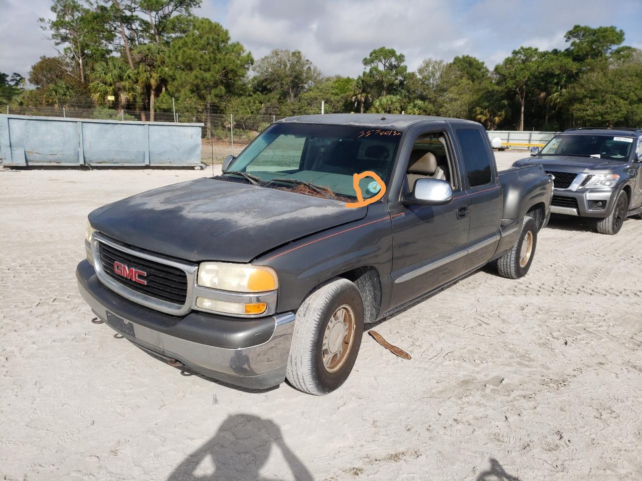 Photo 2 from auction – 2001 GMC SIERRA 150 with VIN 1GTEC19T81Z290095