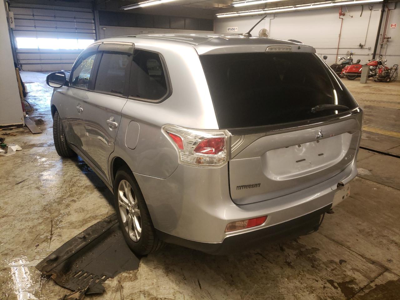 Photo 3 from auction – 2014 MITSUBISHI OUTLANDER with VIN JA4AZ3A34EZ015439