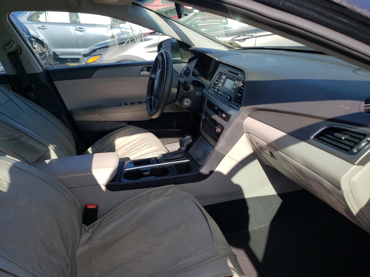 Photo 5 from auction – 2017 HYUNDAI SONATA SE with VIN 5NPE24AF5HH543448