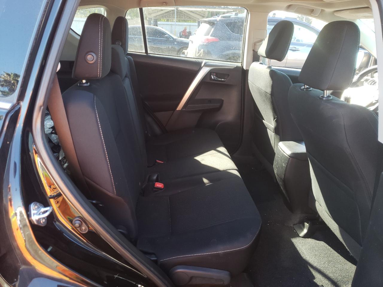 Photo 6 from auction – 2015 TOYOTA RAV4 XLE with VIN 2T3WFREV0FW190193