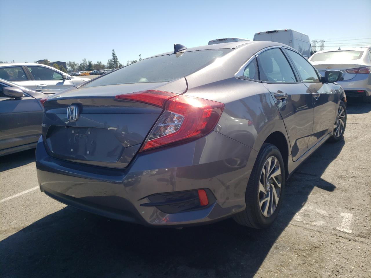 Photo 17 from auction – 2018 HONDA CIVIC EX with VIN 2HGFC2F75JH517777