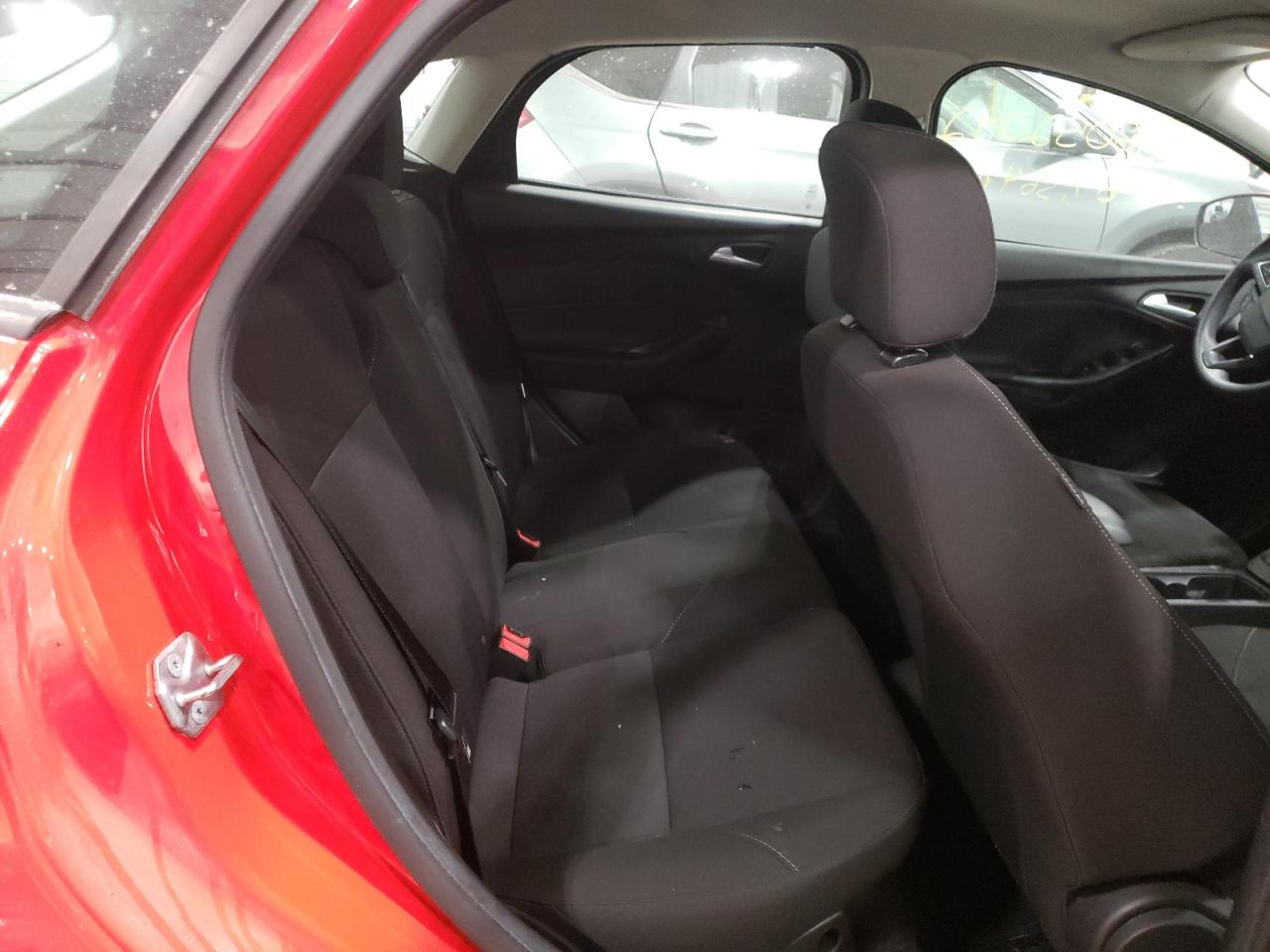 Photo 6 from auction – 2016 FORD FOCUS SE with VIN 1FADP3K20GL319992