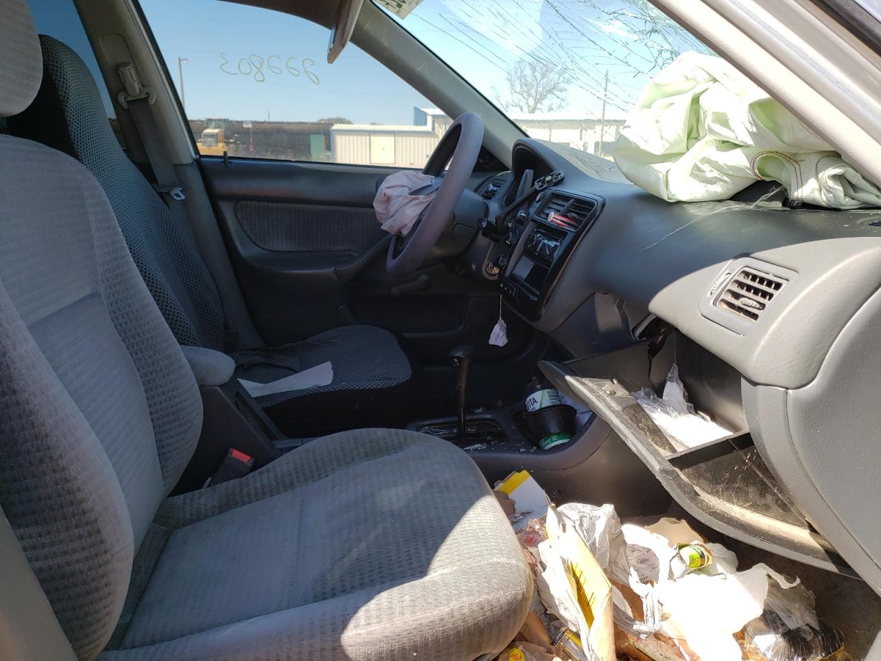 Photo 5 from auction – 2000 HONDA CIVIC BASE with VIN 2HGEJ6610YH551964