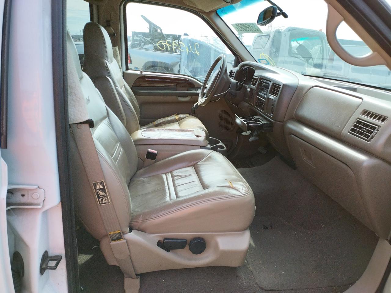 Photo 5 from auction – 2001 FORD EXCURSION with VIN 1FMNU42FX1EB10234