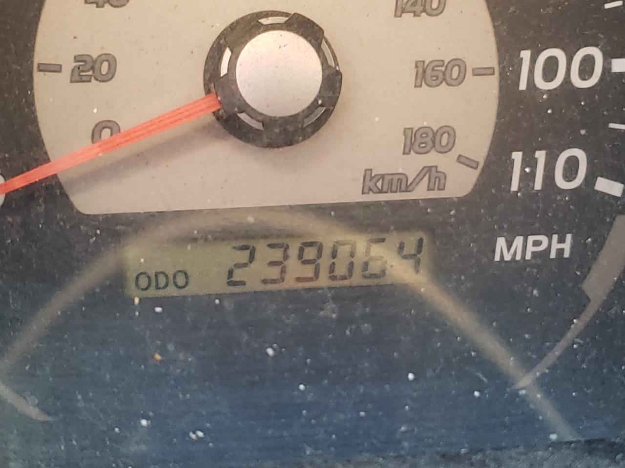 Photo 8 from auction – 2005 TOYOTA 4RUNNER SR with VIN JTEBU14R658039174