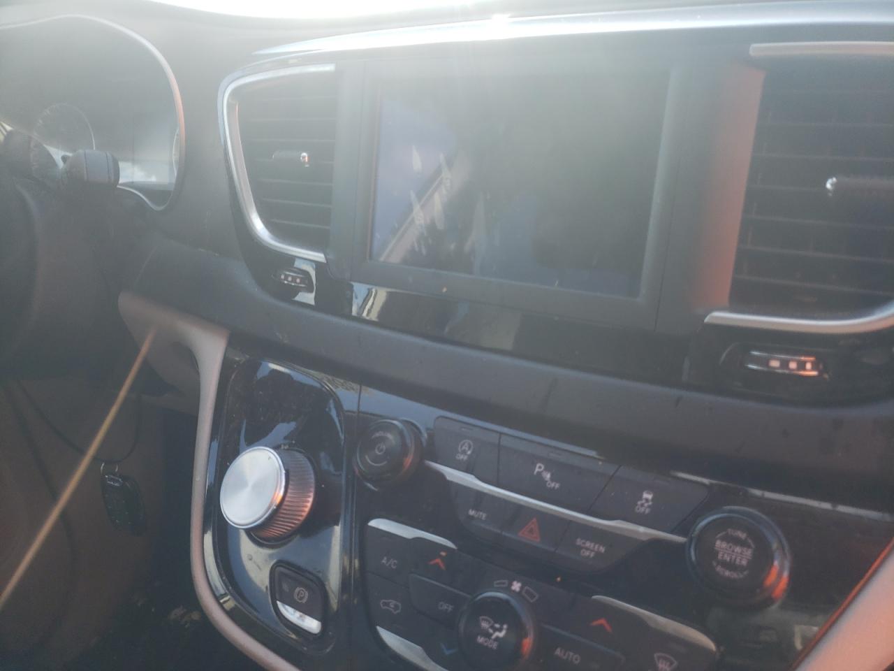 Photo 9 from auction – 2018 CHRYSLER PACIFICA T with VIN 2C4RC1BG0JR139454