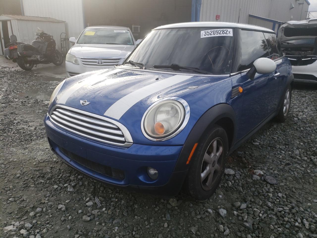 Photo 2 from auction – 2007 MINI COOPER with VIN WMWMF33587TT58462