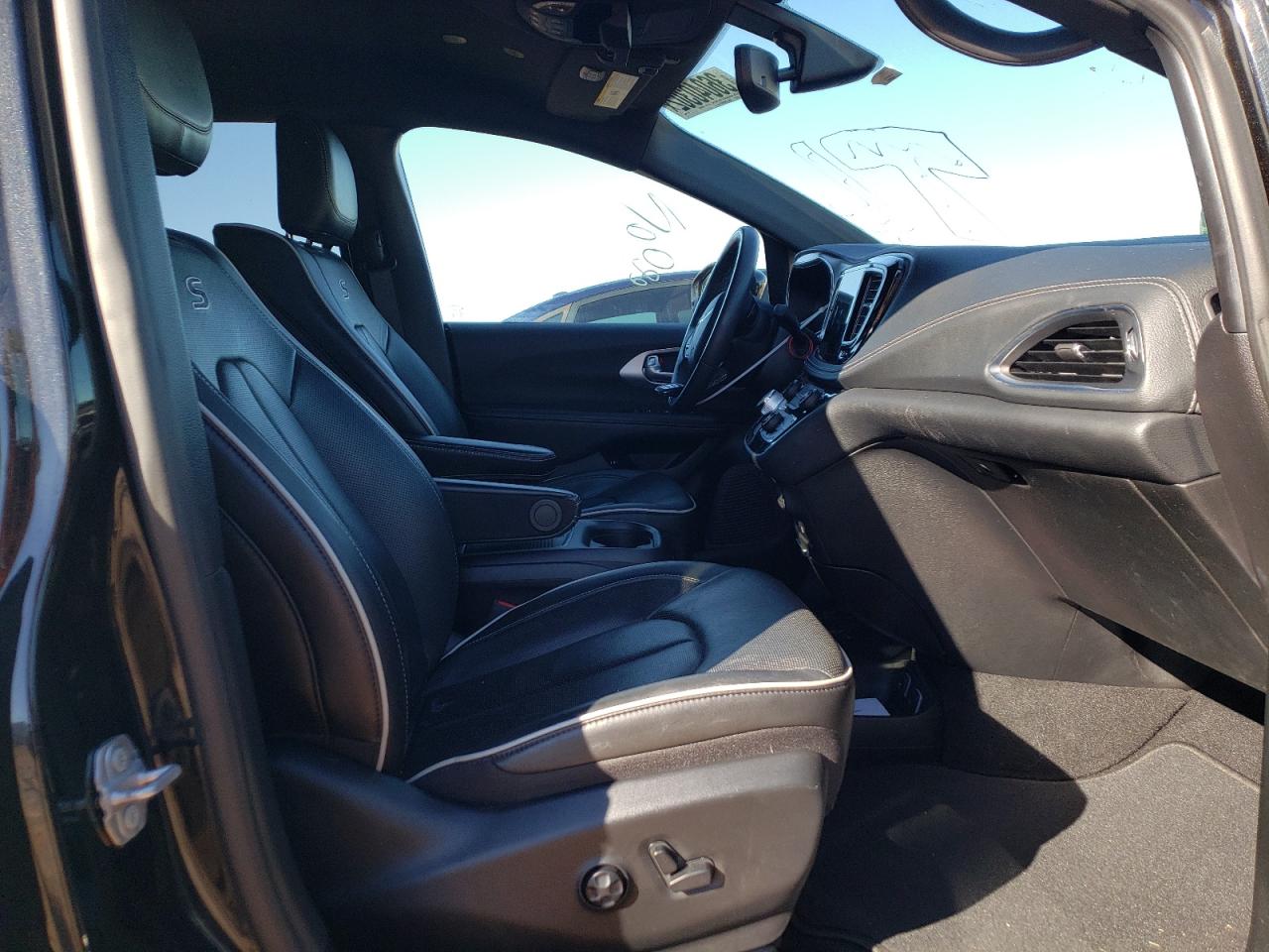 Фото 5 с аукциона – 2020 CHRYSLER PACIFICA H с VIN 2C4RC1N73LR257884
