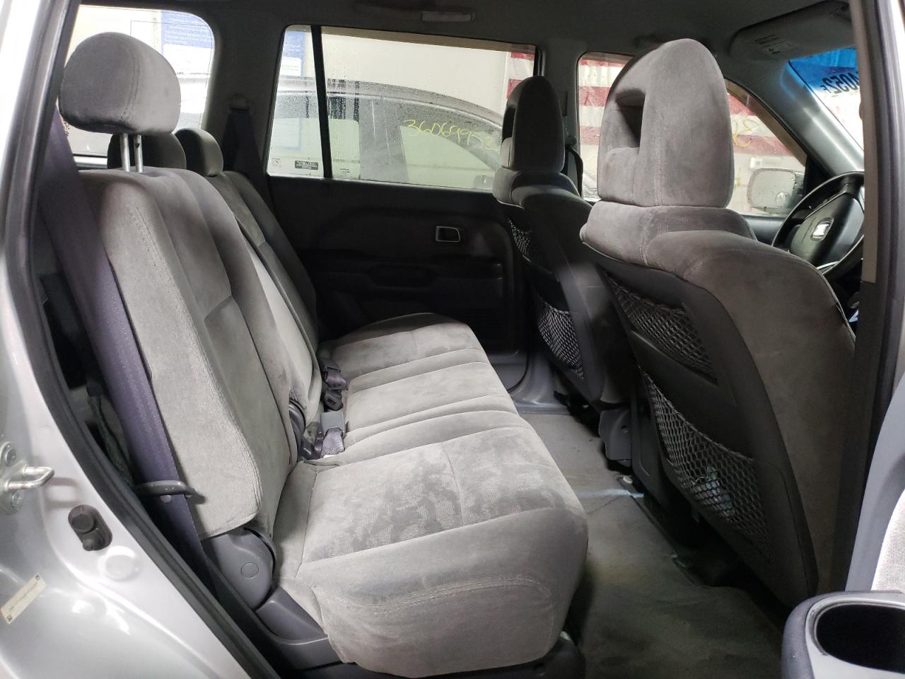 Photo 6 from auction – 2005 HONDA PILOT EX with VIN 2HKYF18435H536689