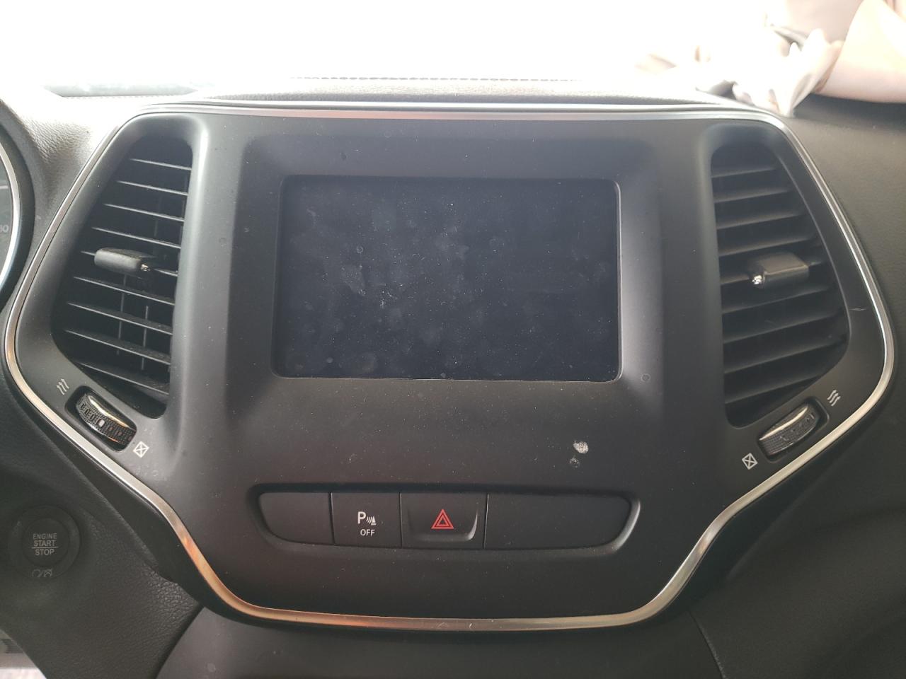 Photo 9 from auction – 2019 JEEP CHEROKEE L with VIN 1C4PJLLB3KD109347