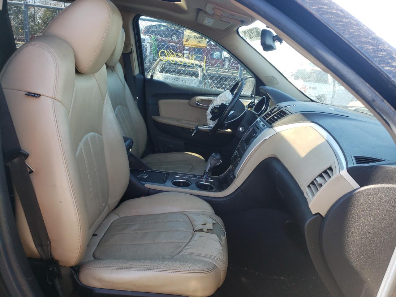 Photo 5 from auction – 2010 CHEVROLET TRAVERSE L with VIN 1GNLVHED5AJ208029