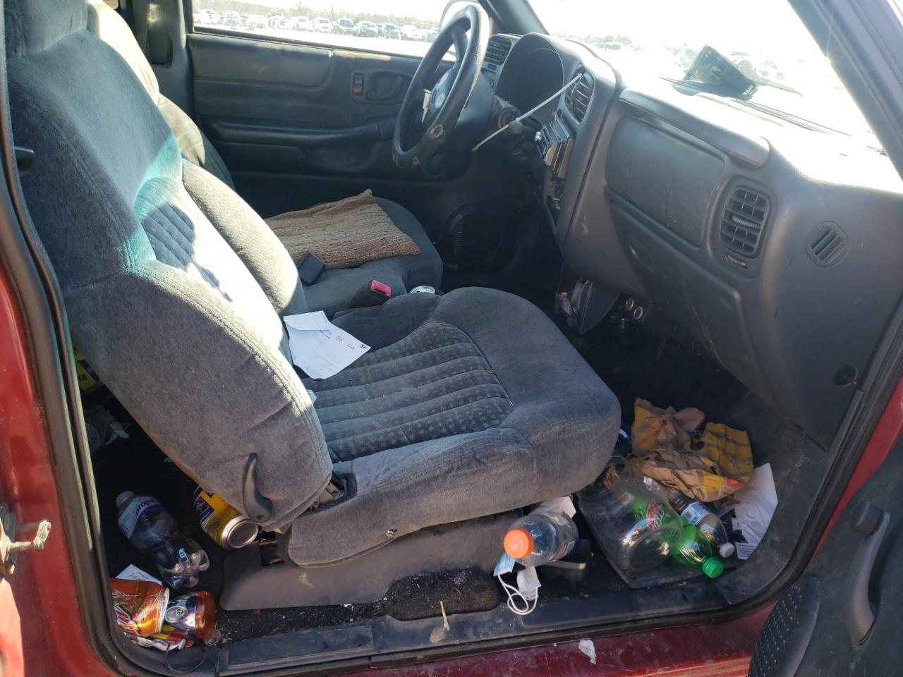 Photo 5 from auction – 2000 CHEVROLET .S10 with VIN 1GCCS19W8Y8311628