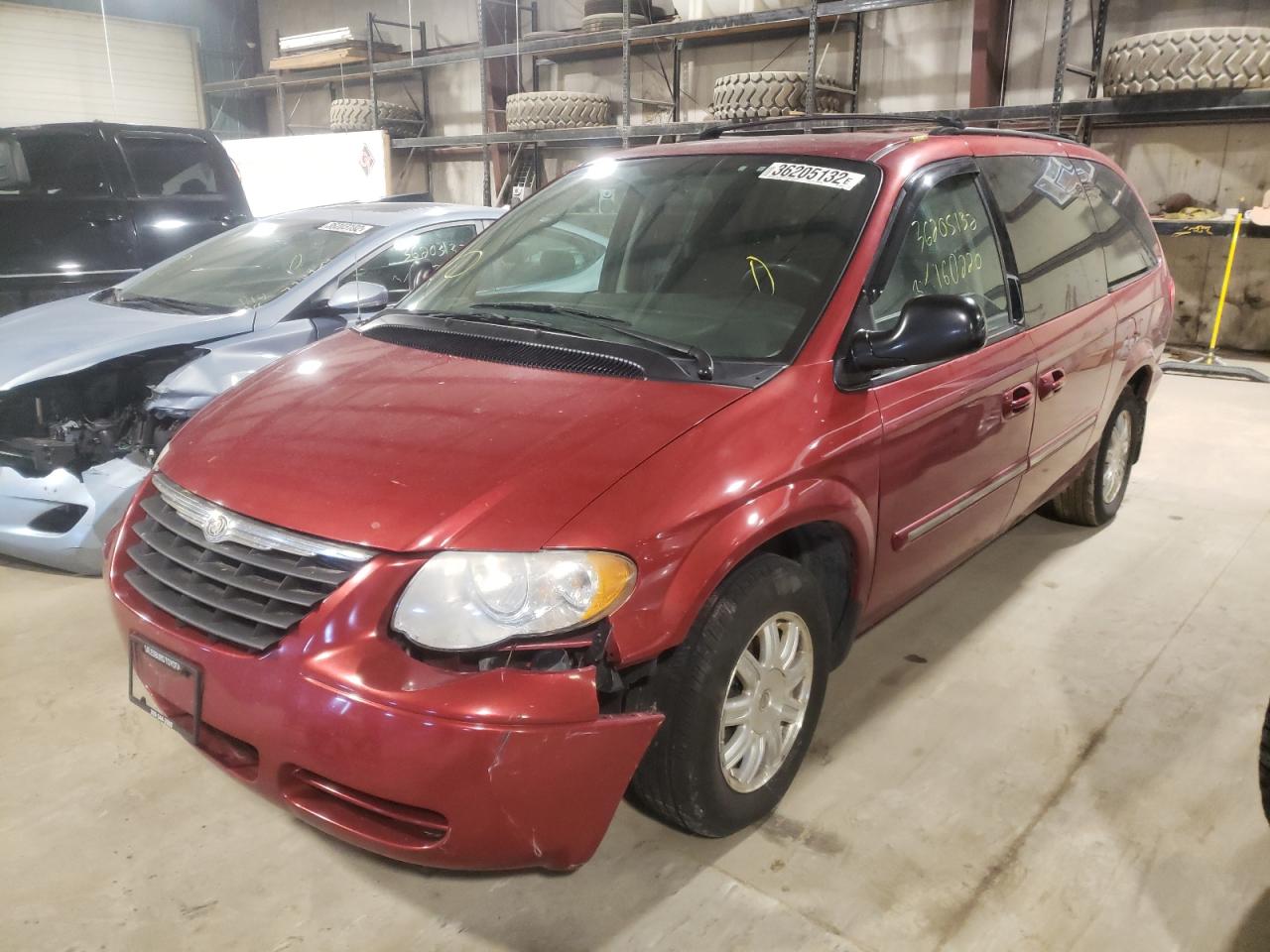 Photo 2 from auction – 2007 CHRYSLER TOWN & COU with VIN 2A4GP54L47R243218