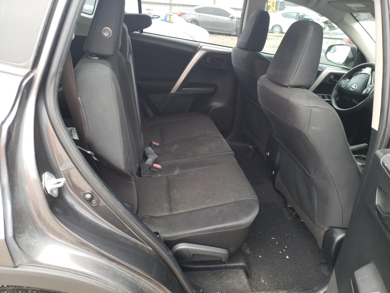 Photo 6 from auction – 2018 TOYOTA RAV4 LE with VIN JTMZFREV6JJ174133